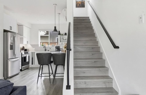 West Woodland House | Family-friendly Townhouse with Rooftop & Workspace Near Zoo, Breweries