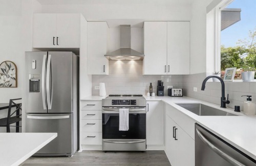 West Woodland House | Family-friendly Townhouse with Rooftop & Workspace Near Zoo, Breweries