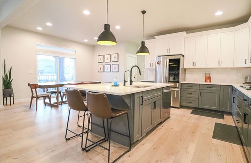 Utah County House | Family Friendly Private Deck & Fire Pit Pool Table Gym EV Grill Sleeps 8