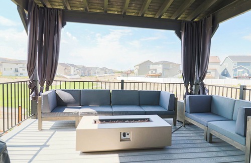 Utah County House | Family Friendly Private Deck & Fire Pit Pool Table Gym EV Grill Sleeps 8