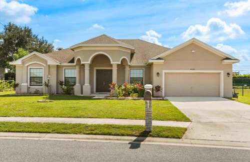 Lake Wales House | Family-Friendly 3BR Getaway Hot Tub Game Room Fun