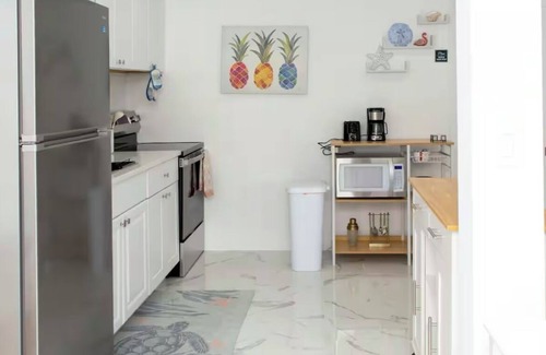 Central Park Cottage | Family-Friendly Paradise near the Beach & Downtown