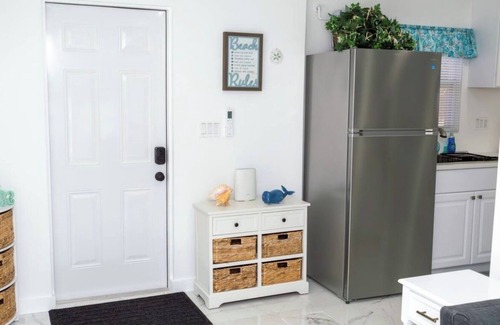 Central Park Cottage | Family-Friendly Paradise near the Beach & Downtown