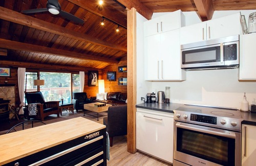 Bowen Island House | Family, Friends, Fido, FIFA - Bowen Island Getaway.