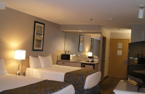 Nampa Hotel | Family & Friends Getaway! 2 Great Units, FREE Parking, Near Idaho State Capitol!