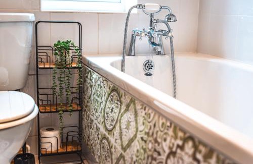 Southampton House | Family Gathering Bungalow