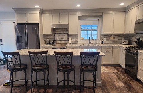Clearville Other | Family Getaway in Breezewood with AC and Wi-Fi