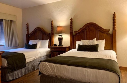 Zermatt Villa | Family Getaway-Pool, Hot Sprng, Scuba & Ice Castles Villa 1071 villa
