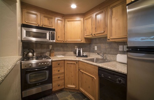 Midway Villa | Family Getaway~Pool, Hot Sprng, Scuba & Ice Castles Villa 1073-1