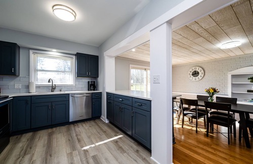 Benton Harbor House | Family Getaway