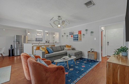 Southwood Valley House | Family Getaway Near Santa’s Wonderland & A&M w/Firepit, Arcade & King Beds