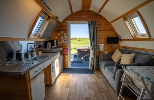 Newton Stewart Cabin | Family Glamping Cabin With Hot Tub