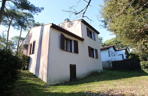 Saint-Brevin-l'Ocean House | Family home 750m from the beach, garden and private parking