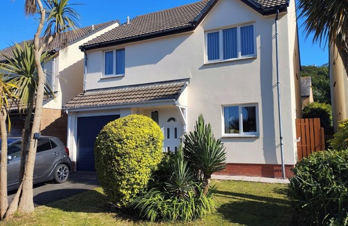 Westleigh House | Family Holiday Home 3 Bed 2.5 Bath Free WIFI 10 mins walk to Westward Ho Beach