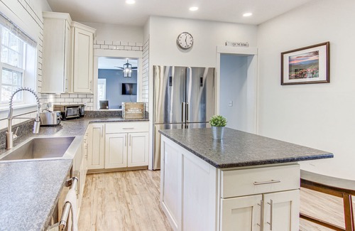 Marion House | Family Holiday Retreat! Mtn-View Blue Ridge Home