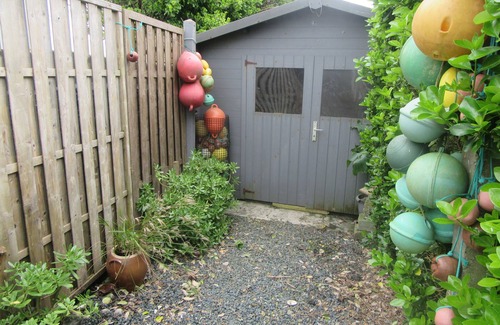 Pouldreuzic House | Family home 300 m from the sea with enclosed garden, rated 3 stars.