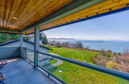 Coupeville House | Family home at Whidbey Island Cliffside Escape and Ocean Views