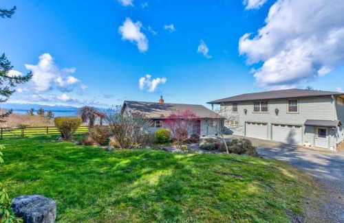 Coupeville House | Family home at Whidbey Island Cliffside Escape and Ocean Views