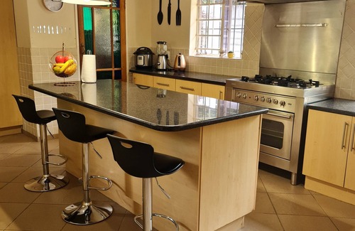 Greater Johannesburg Metropolitan Area House | Family Home in leafy surburb - with backup power!