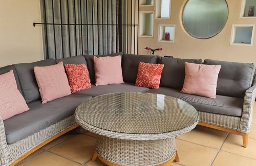 Greater Johannesburg Metropolitan Area House | Family Home in leafy surburb - with backup power!