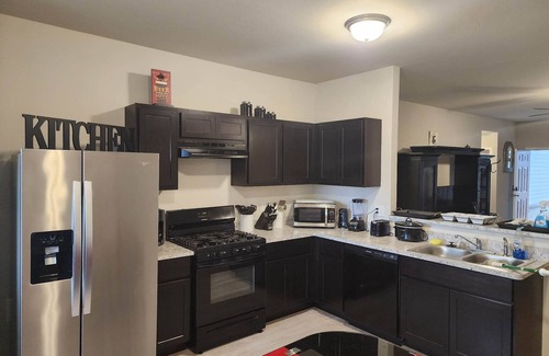 Newcastle House | Family Home in Small Country Town 15 min from OKC