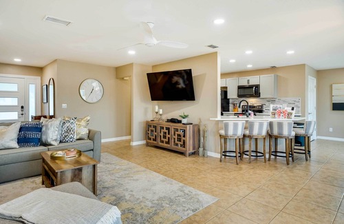 Caloosahatchee House | Family Home w/Outdoor Oasis in Cape Coral!