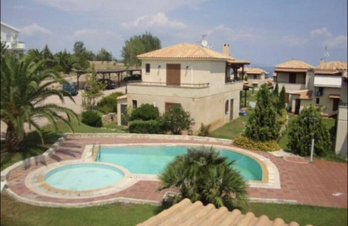 Afytos House | Family home with pool and garden 10 minutes from the beach
