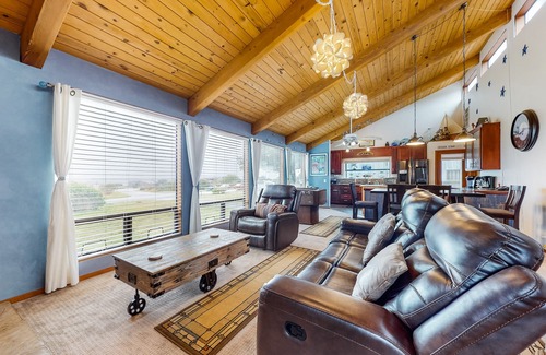 Sea Ranch House | Family home with private hot tub, pool access & game room - dog-friendly