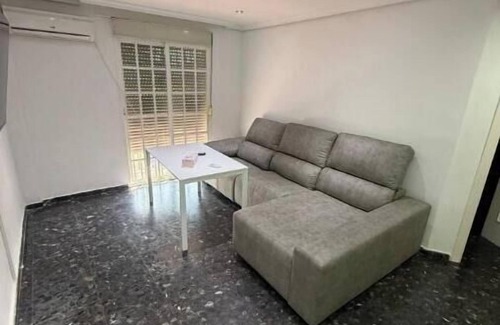 Este-Alcosa-Torreblanca House | Family house