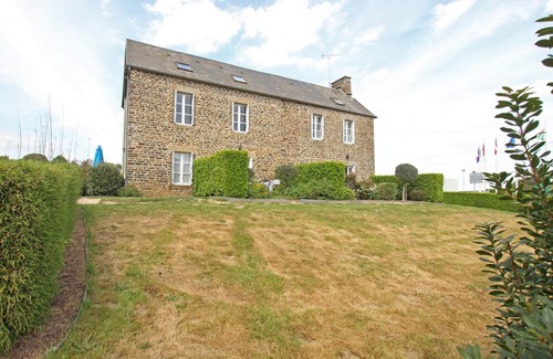 Brecey Cottage | Family house in Brécey with garden and barbecue