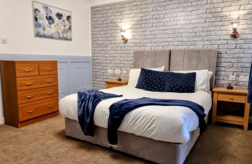 Tooting House | Family House, Two Bedroom in London , Sleep 6 in Tooting by ZAFTASTIC
