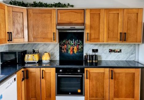 Tooting House | Family House, Two Bedroom in London , Sleep 6 in Tooting by ZAFTASTIC