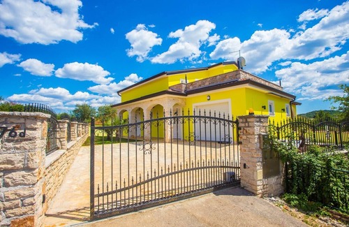 Musalez Villa | Family house Villa Gialla with private pool