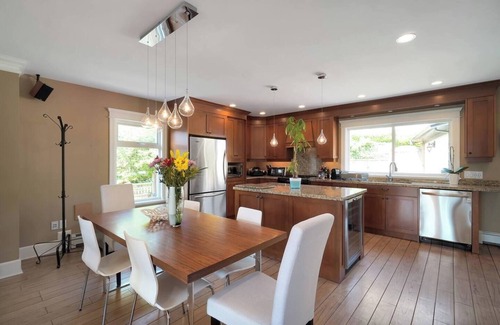 Ambleside House | Family house with hot tub. Walk to beach & kids parks. No cars neded.