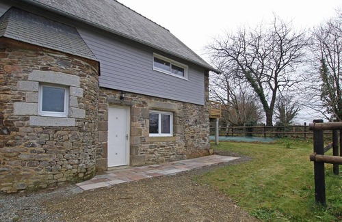 Plomb Cottage | Family house with terrace and countryside view