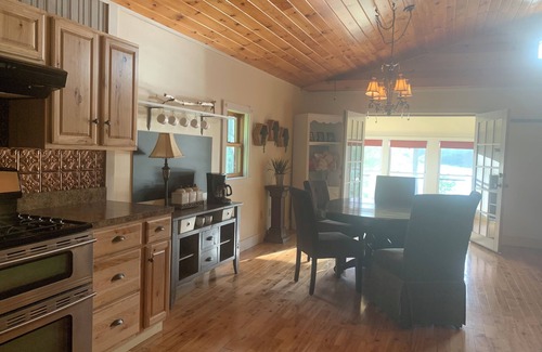 Washington House | Family Lakefront Cottage