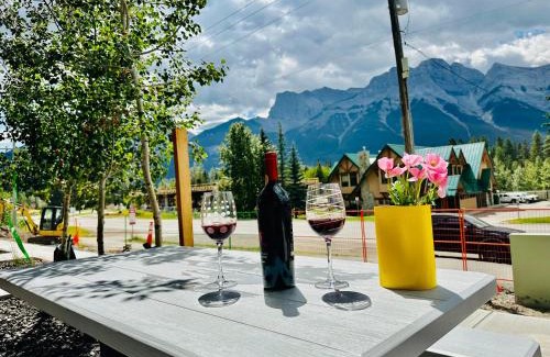 Canmore Apartment | Family Mountain Escape - Three Townhouses in One