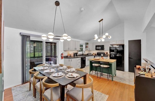 Tobyhanna House | Family Mountain Retreat - Hot Tub - Sauna - Fire Pit- Game Room - Fireplace