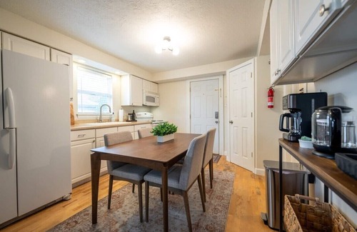 Greenwood House | Family Neighborhood - Full Yard - Parking