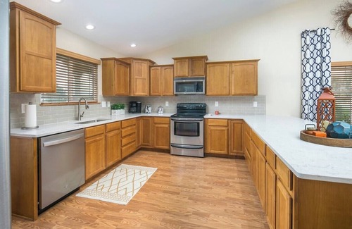 Windsor House | Family Oasis - 4 Bed & 3 Full Bath