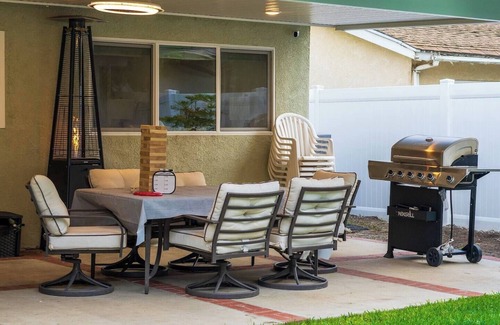 Orange House | Family Oasis: Modern & Cozy Pet-Friendly Home. Close to Disney