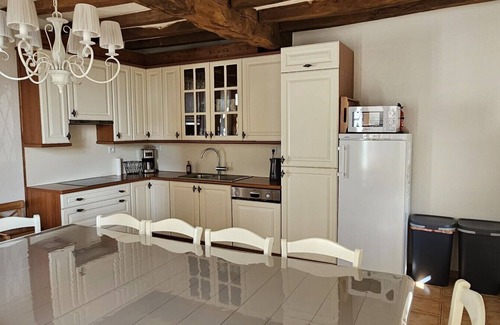 Lureuil House | Family or friends getaway in Lureuil – 5 bedrooms – terrace – air condition