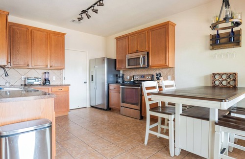 Hutto House | Family-Pet Friendly Grill & Fire Pit By Kalahari