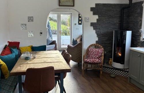 Shiplake House | Family-Pet Friendly-Sleeps 8-Hot Tub-Sauna