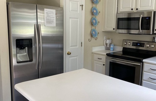 Silver Lake House | Family & Pet-Friendly, Near Beaches + Restaurants, 2BR, 2BA
