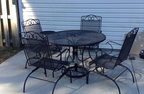 Silver Lake House | Family & Pet-Friendly, Near Beaches + Restaurants, 2BR, 2BA