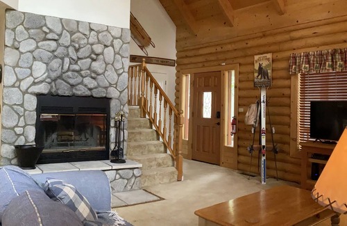 Sugarloaf Cabin | Family & Pet Friendly with a new Spa!