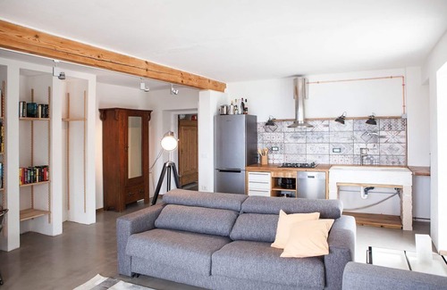 Malcesine Villa | Family residence: 4 apartments and large communal area, pool and garden