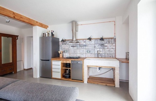 Malcesine Villa | Family residence: 4 apartments and large communal area, pool and garden