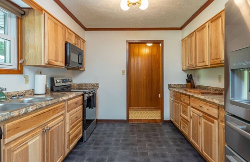 Waynesville House | Family Retreat, Fire Pit, Grill, and 4.5 Acres!